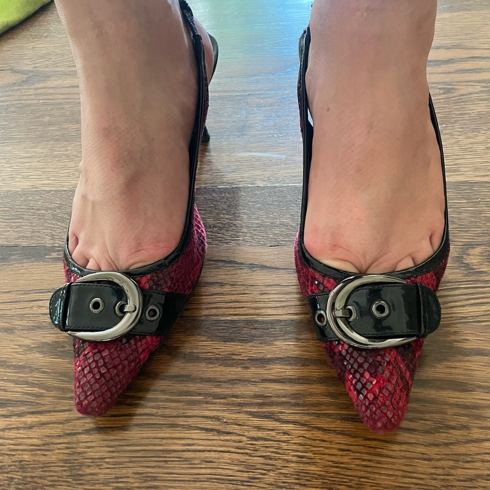 Circa JOAN & DAVID Pink snakeskin shoes
